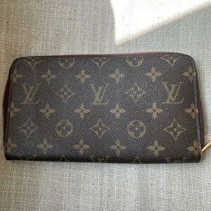 Louis Vuitton Zippy Wallet Organizer